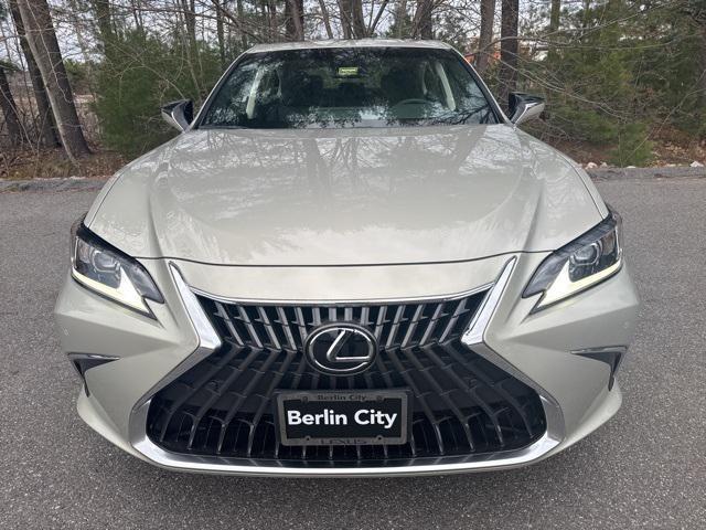 new 2025 Lexus ES 300h car, priced at $48,941