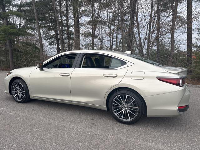 new 2025 Lexus ES 300h car, priced at $48,941