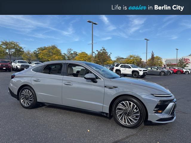 used 2024 Hyundai Sonata Hybrid car, priced at $31,179