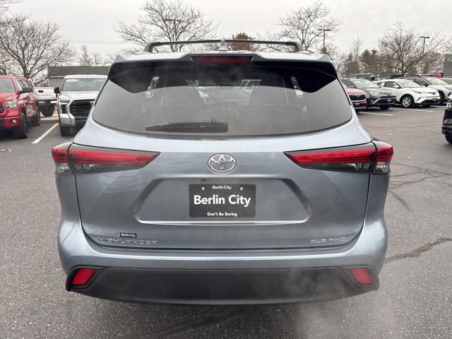 used 2022 Toyota Highlander car, priced at $37,406