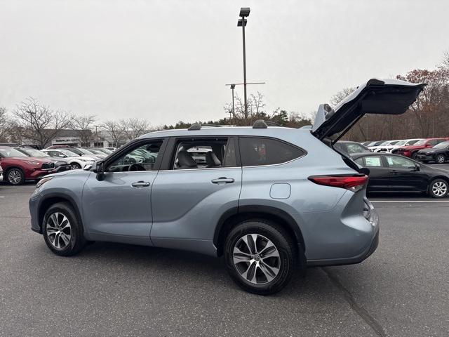 used 2022 Toyota Highlander car, priced at $37,406