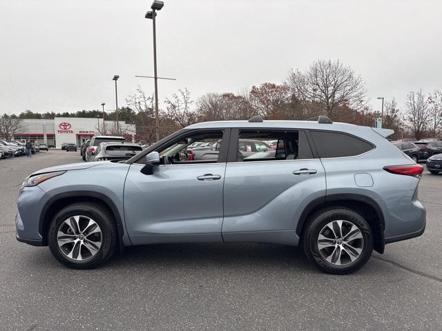 used 2022 Toyota Highlander car, priced at $37,406