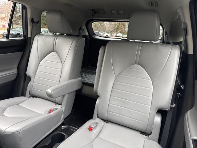 used 2022 Toyota Highlander car, priced at $37,406