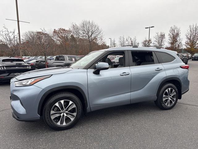 used 2022 Toyota Highlander car, priced at $37,406