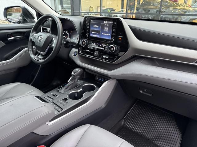 used 2022 Toyota Highlander car, priced at $37,406