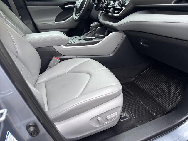 used 2022 Toyota Highlander car, priced at $37,406