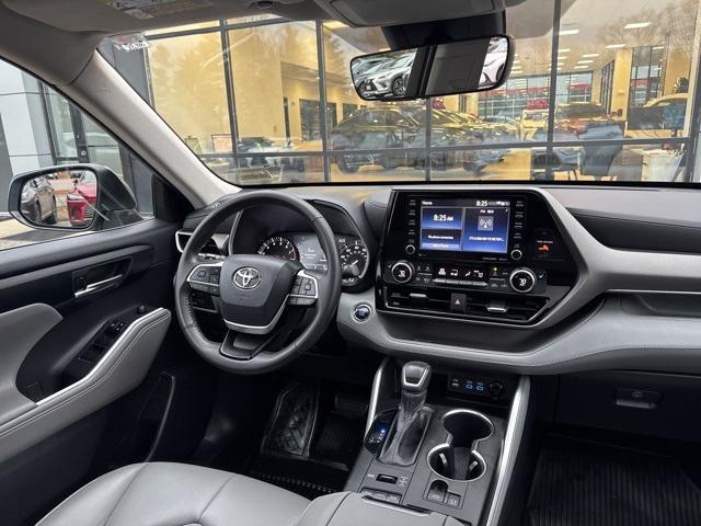 used 2022 Toyota Highlander car, priced at $37,406