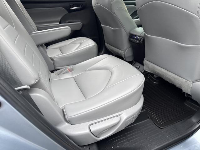 used 2022 Toyota Highlander car, priced at $37,406