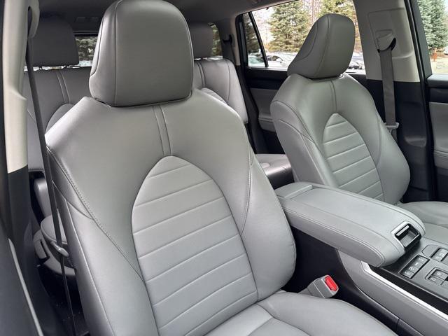 used 2022 Toyota Highlander car, priced at $37,406