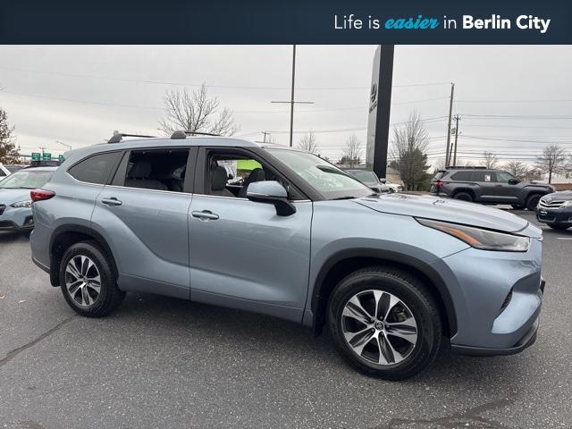 used 2022 Toyota Highlander car, priced at $37,406