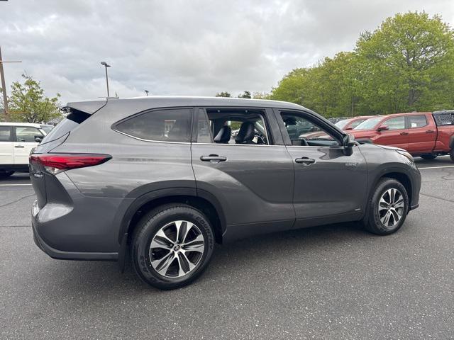 used 2021 Toyota Highlander Hybrid car, priced at $38,953