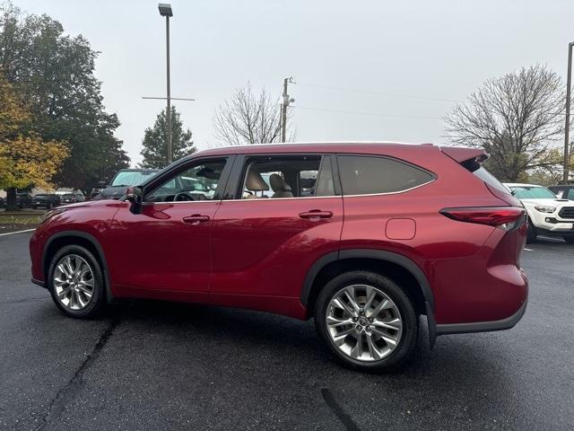 used 2021 Toyota Highlander car, priced at $35,100