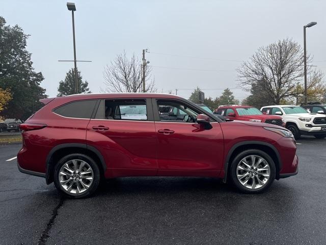 used 2021 Toyota Highlander car, priced at $35,100