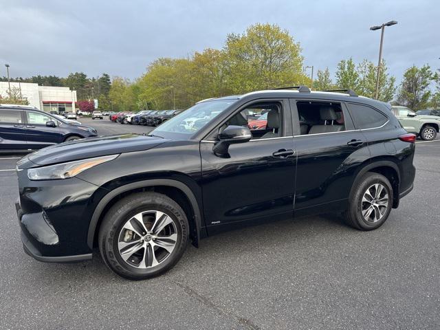 used 2023 Toyota Highlander Hybrid car, priced at $45,994