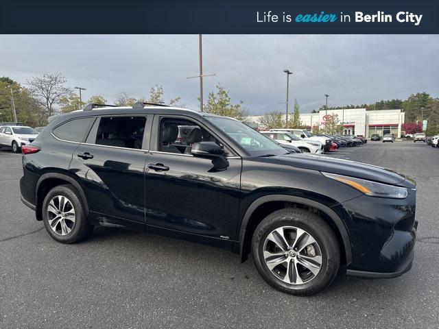 used 2023 Toyota Highlander Hybrid car, priced at $45,994