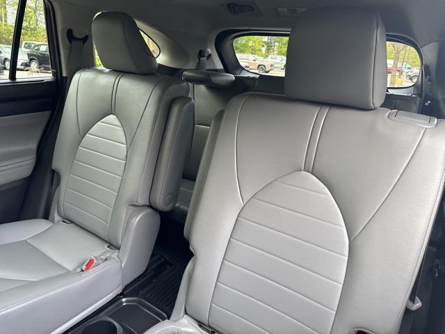 used 2023 Toyota Highlander Hybrid car, priced at $45,994