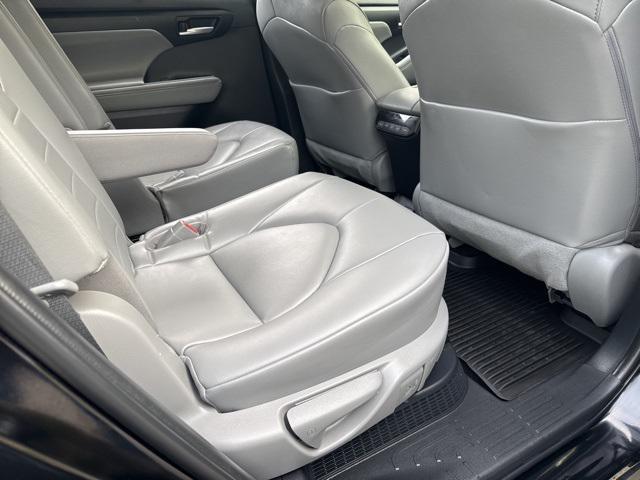 used 2023 Toyota Highlander Hybrid car, priced at $45,994
