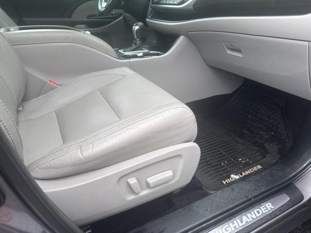 used 2015 Toyota Highlander Hybrid car, priced at $25,997