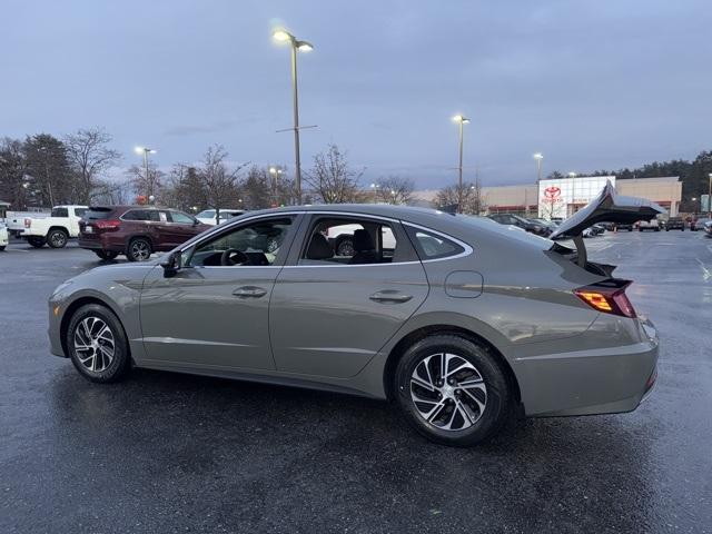 used 2021 Hyundai Sonata Hybrid car, priced at $20,672