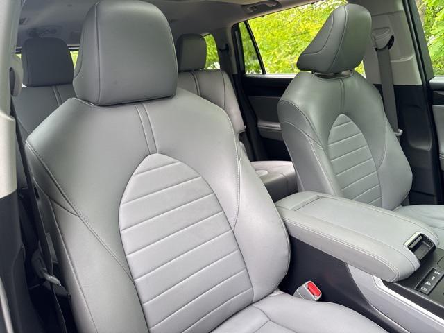 used 2020 Toyota Highlander car, priced at $30,645