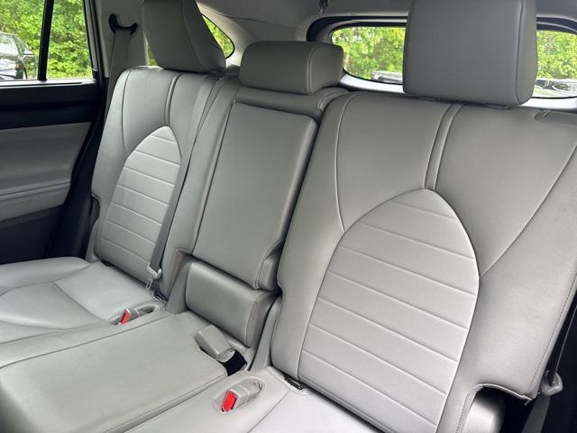 used 2020 Toyota Highlander car, priced at $30,645