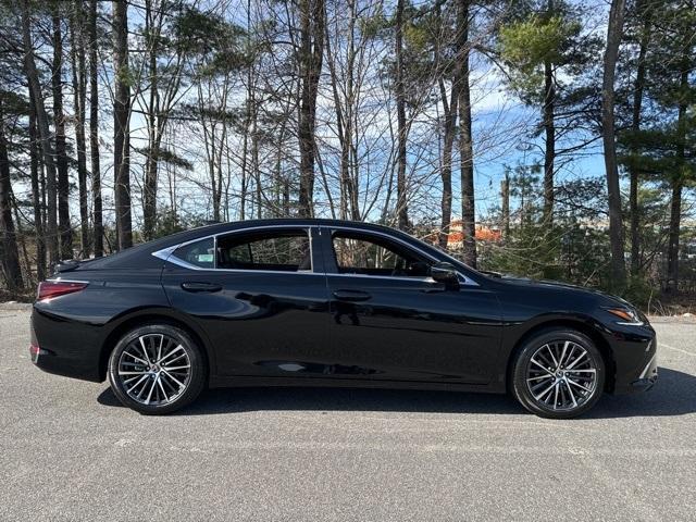 new 2024 Lexus ES 300h car, priced at $52,570