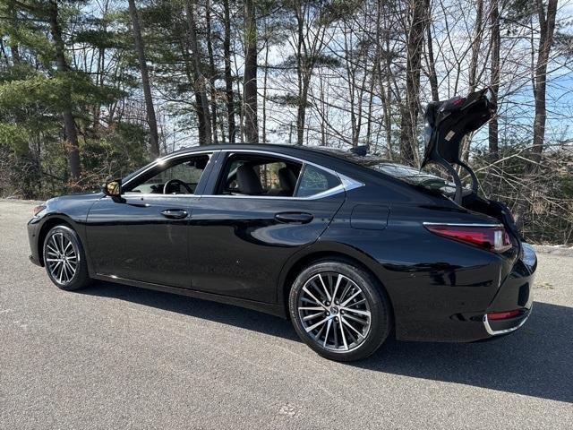 new 2024 Lexus ES 300h car, priced at $52,570