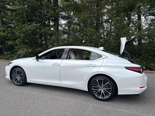 new 2025 Lexus ES 350 car, priced at $48,099