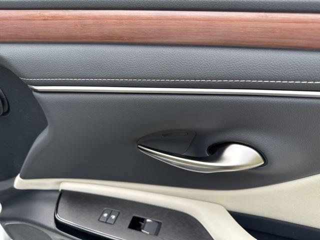 new 2025 Lexus ES 350 car, priced at $48,099