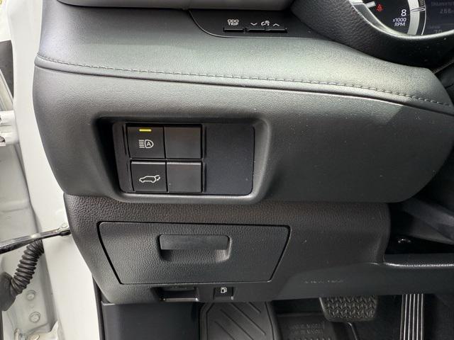 used 2021 Toyota Highlander car, priced at $37,228