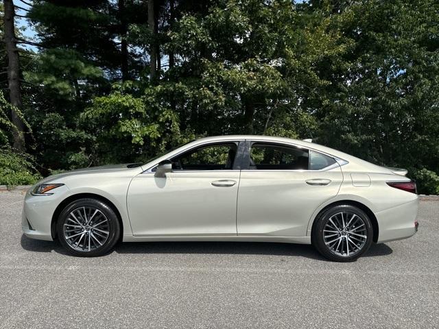 new 2025 Lexus ES 300h car, priced at $49,614