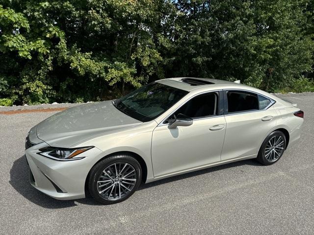 new 2025 Lexus ES 300h car, priced at $49,614