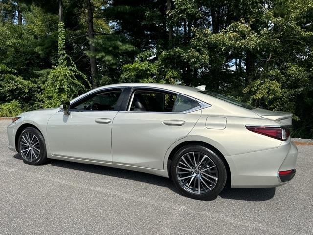 new 2025 Lexus ES 300h car, priced at $49,614