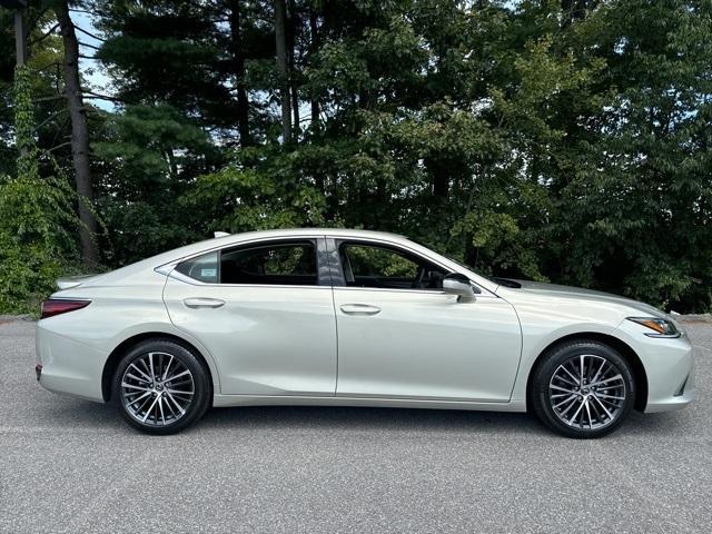 new 2025 Lexus ES 300h car, priced at $49,614