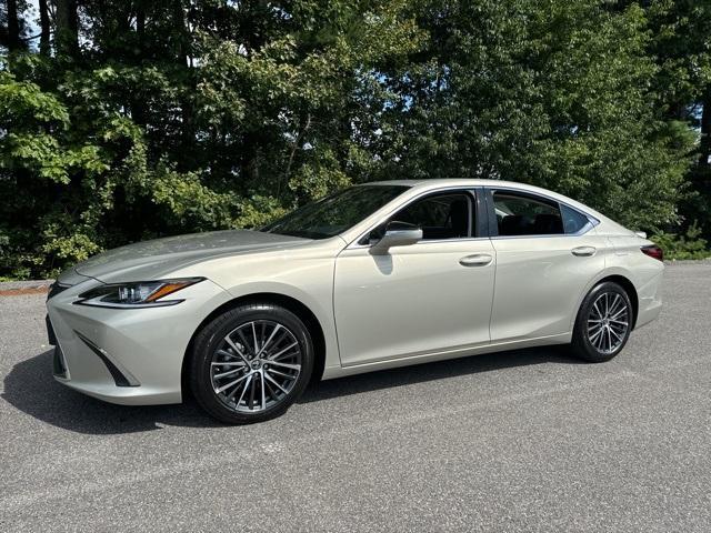 new 2025 Lexus ES 300h car, priced at $49,614