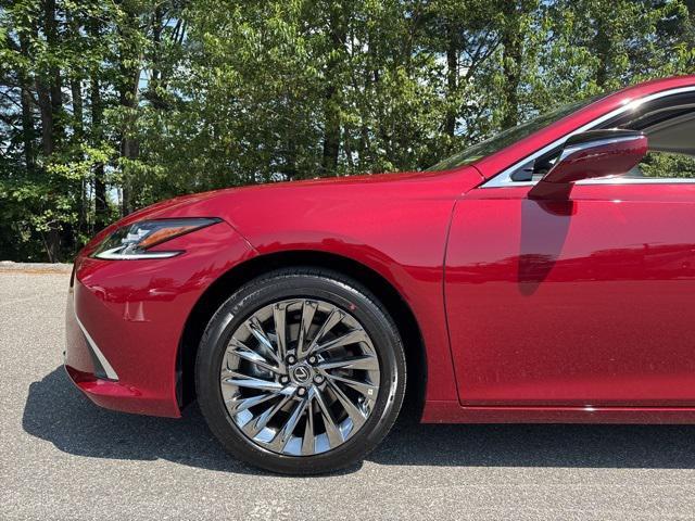 new 2025 Lexus ES 300h car, priced at $56,409