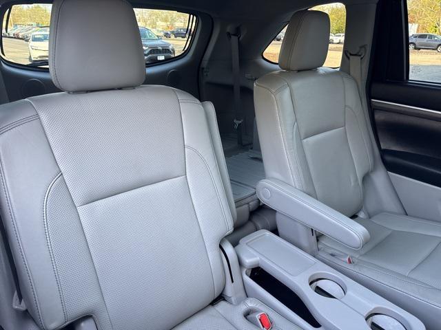 used 2018 Toyota Highlander car, priced at $30,532