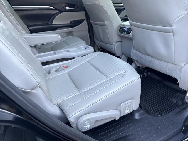used 2018 Toyota Highlander car, priced at $30,532