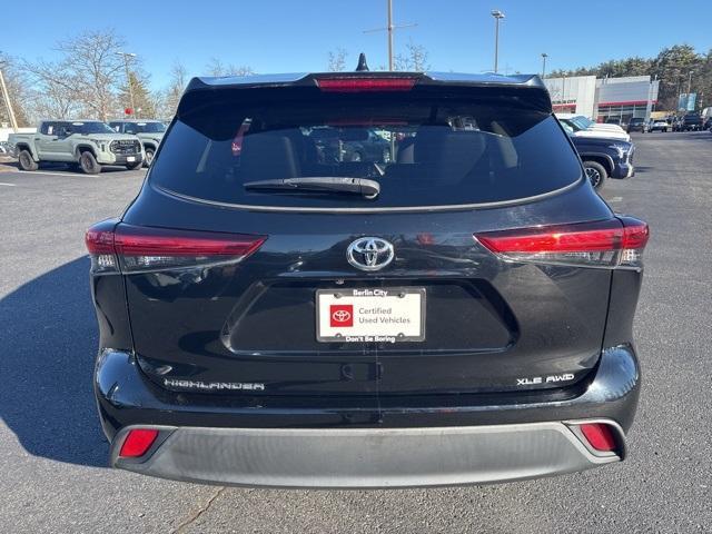 used 2021 Toyota Highlander car, priced at $31,098