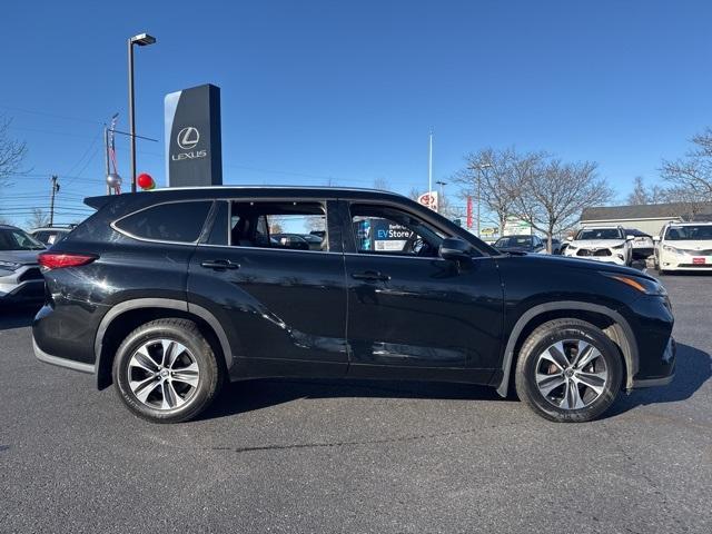 used 2021 Toyota Highlander car, priced at $31,098