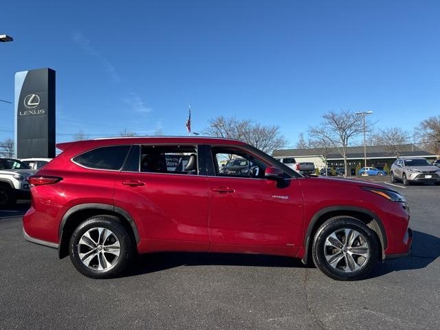 used 2021 Toyota Highlander Hybrid car, priced at $38,880