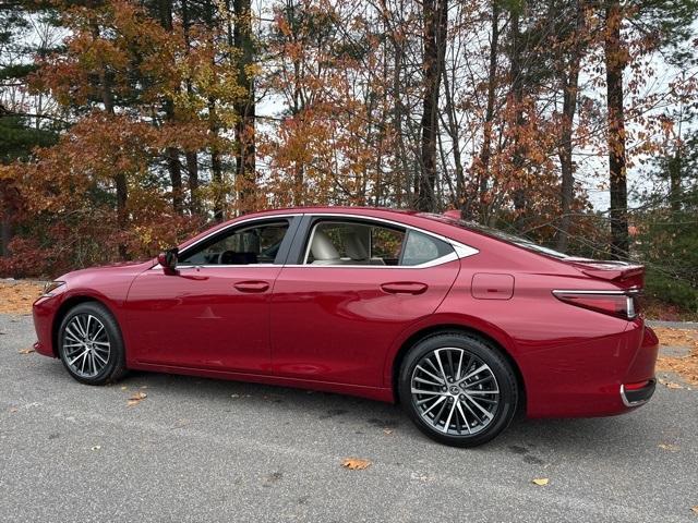 new 2025 Lexus ES 300h car, priced at $49,944