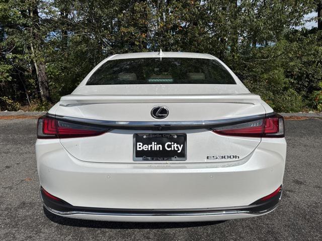 new 2025 Lexus ES 300h car, priced at $51,768