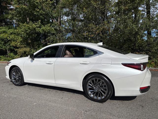 new 2025 Lexus ES 300h car, priced at $51,768