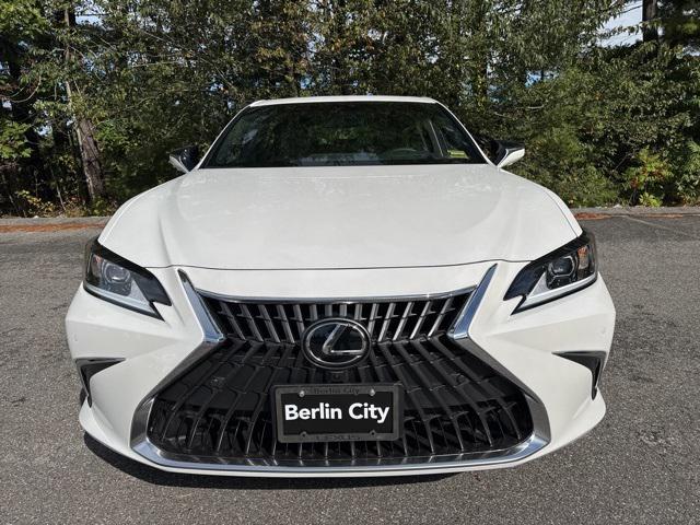 new 2025 Lexus ES 300h car, priced at $51,768