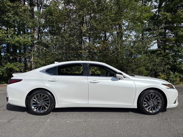 new 2025 Lexus ES 300h car, priced at $51,768
