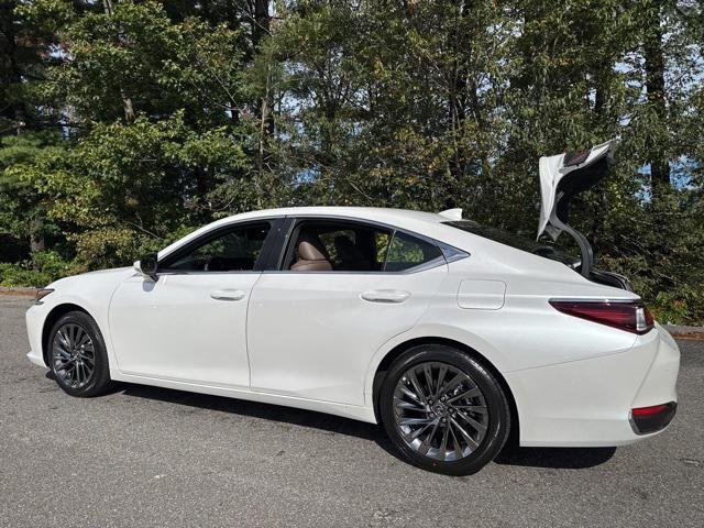 new 2025 Lexus ES 300h car, priced at $51,768