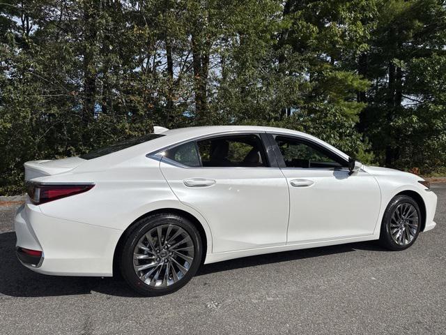 new 2025 Lexus ES 300h car, priced at $51,768