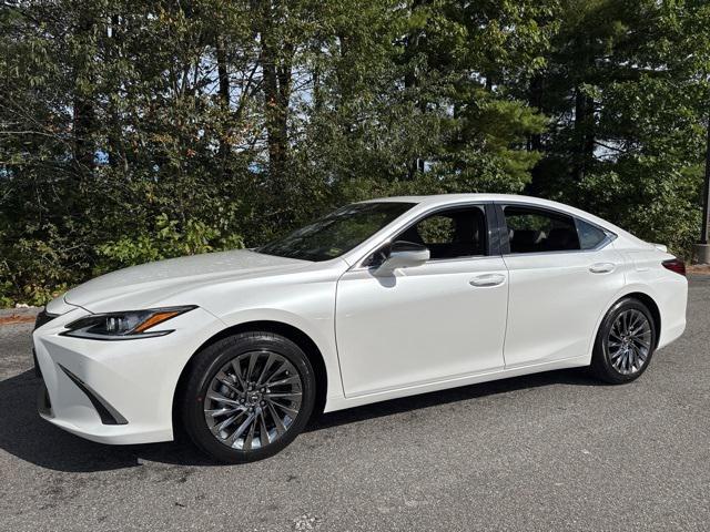 new 2025 Lexus ES 300h car, priced at $51,768