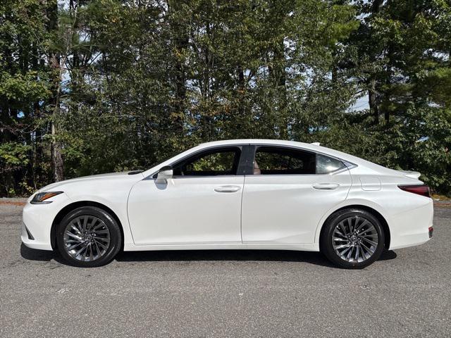 new 2025 Lexus ES 300h car, priced at $51,768